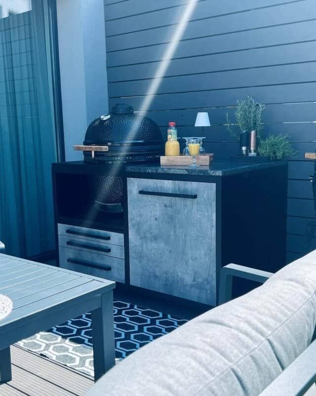 Outdoor kitchen