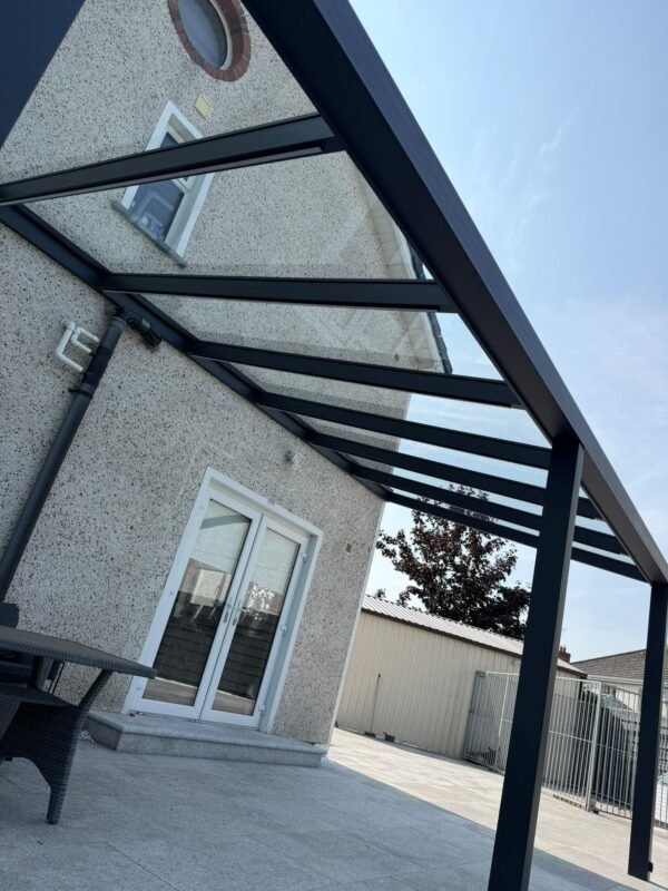 Aluminium pergola veranda with a clear glass roof
