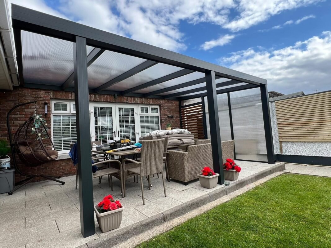 Aluminium pergola veranda with a polycarbonate roof